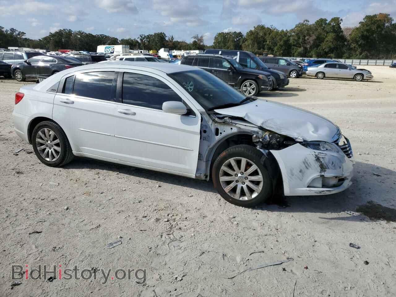 2013 CHRYSLER 200 - VIN: 1C3CCBBG0DN703640 - Фото 4