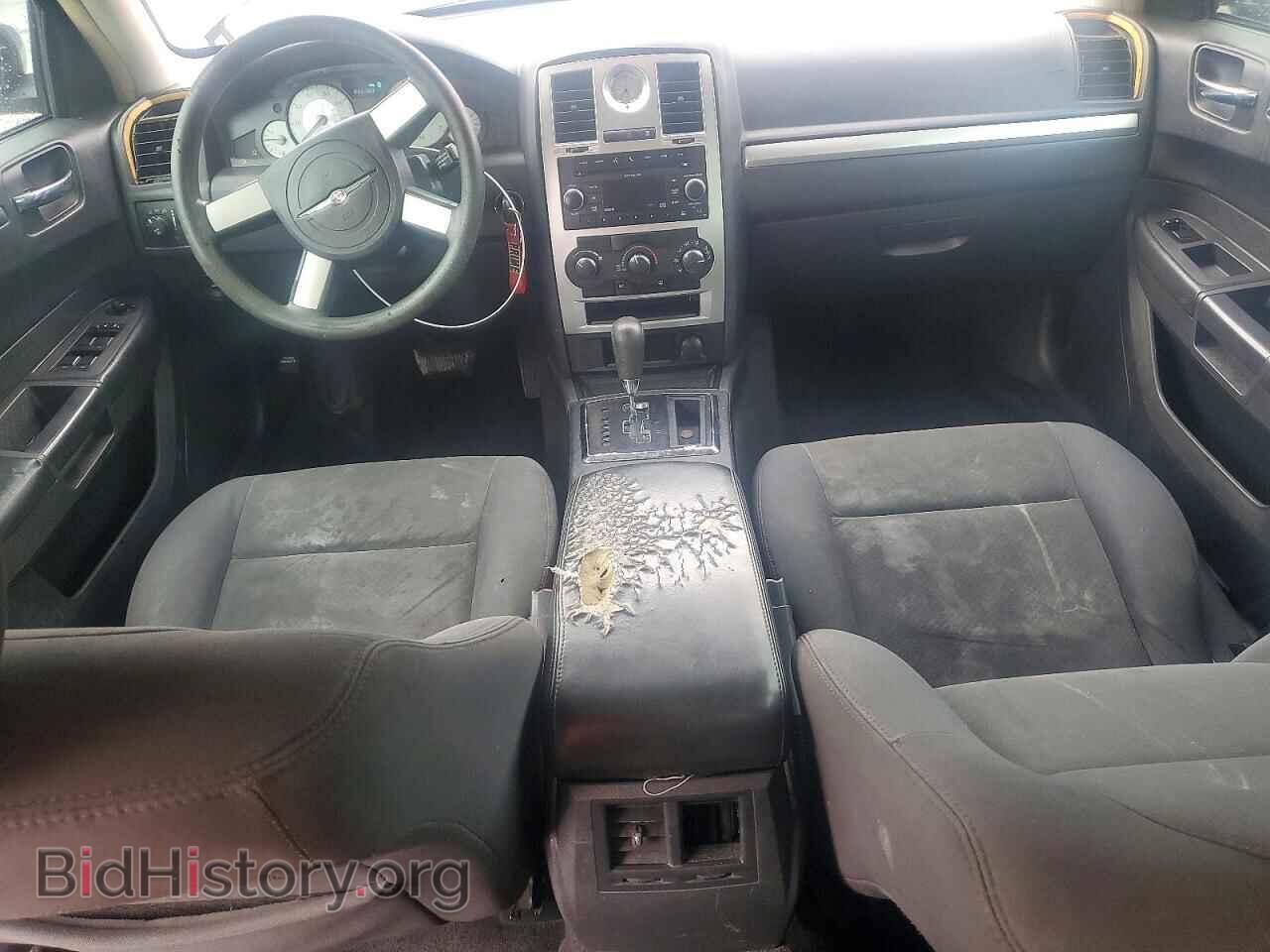 2010 CHRYSLER 300 - VIN: 2C3CA1CV1AH284960 - Фото 8