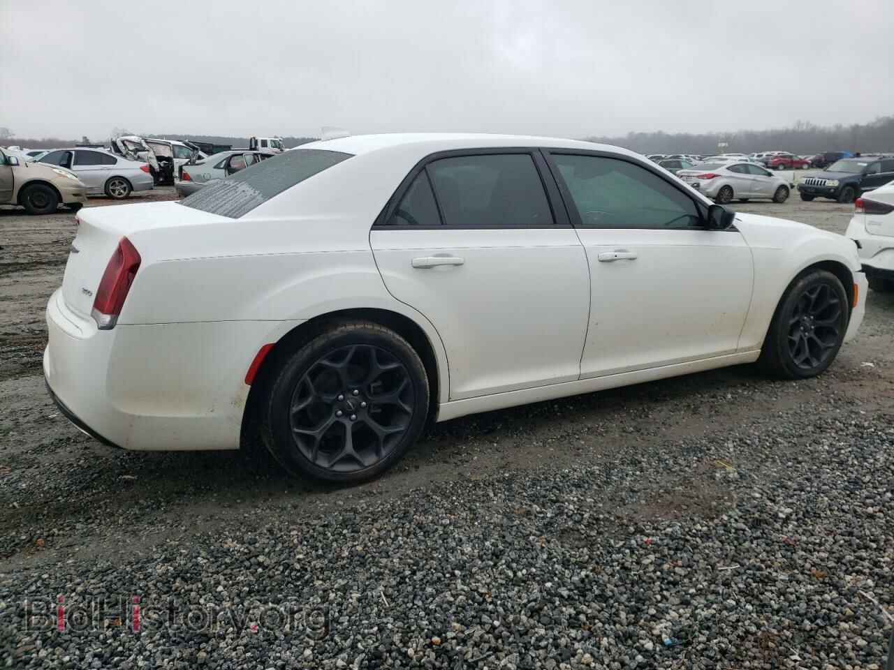 2019 CHRYSLER 300 - VIN: 2C3CCAAG4KH609939 - Фото 3