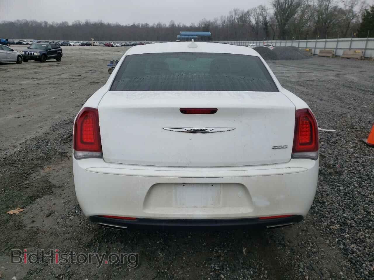 2019 CHRYSLER 300 - VIN: 2C3CCAAG4KH609939 - Фото 6