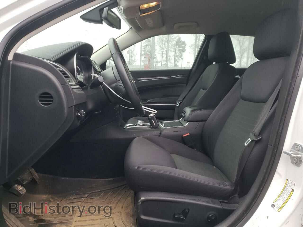 2019 CHRYSLER 300 - VIN: 2C3CCAAG4KH609939 - Фото 7