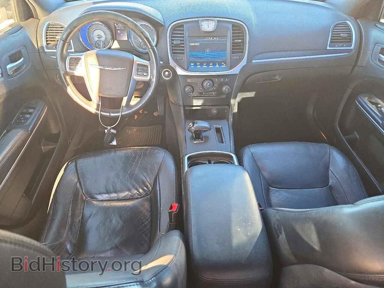 2013 Chrysler 300 (VIN 2C3CCAAG8DH672335) — фото 8 из 12