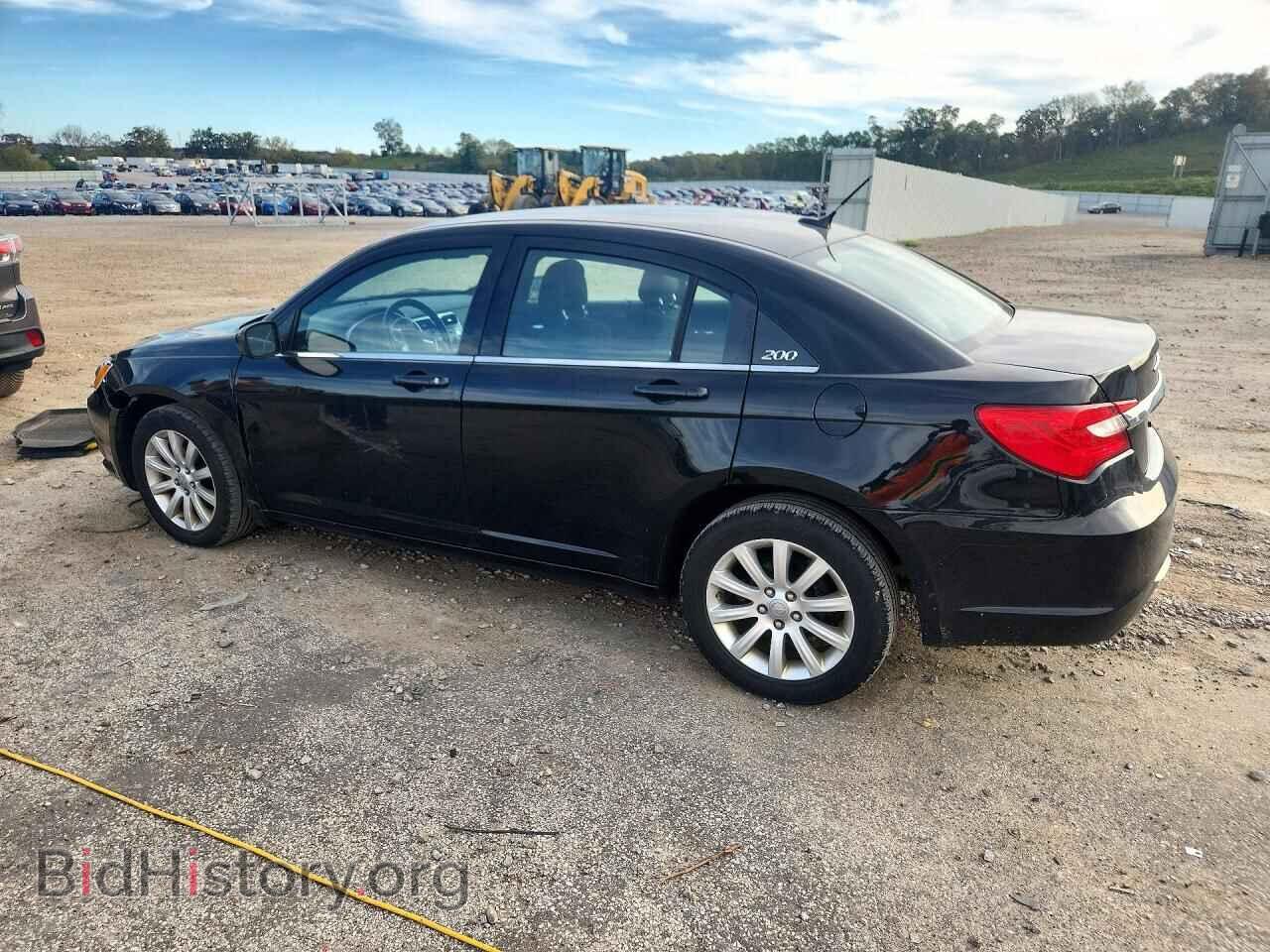 2012 Chrysler 200 (VIN 1C3CCBBBXCN130653) — photo 2 of 12