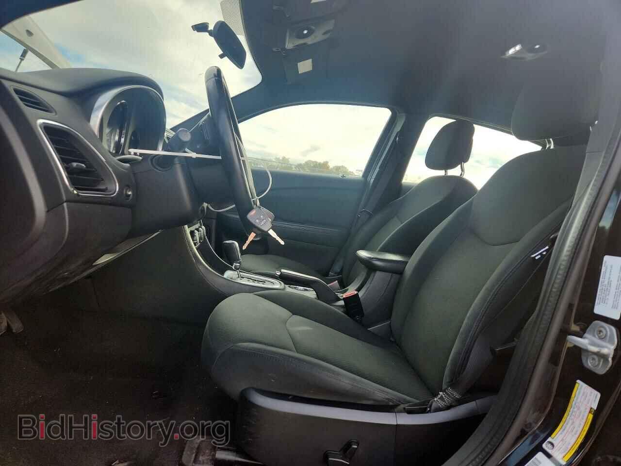 2012 Chrysler 200 (VIN 1C3CCBBBXCN130653) — photo 7 of 12