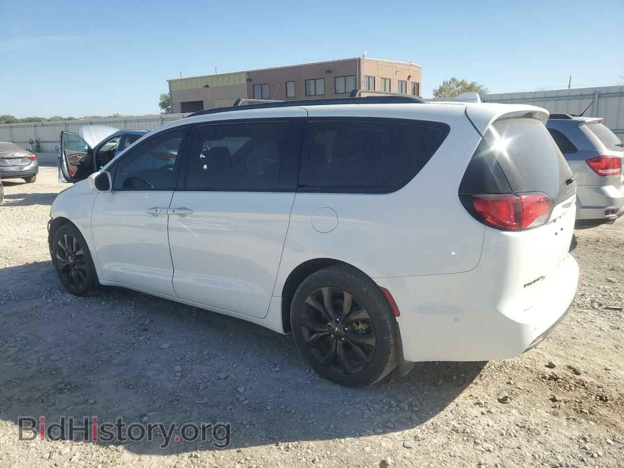 2019 CHRYSLER PACIFICA - VIN: 2C4RC1BG9KR576547 - Фото 2