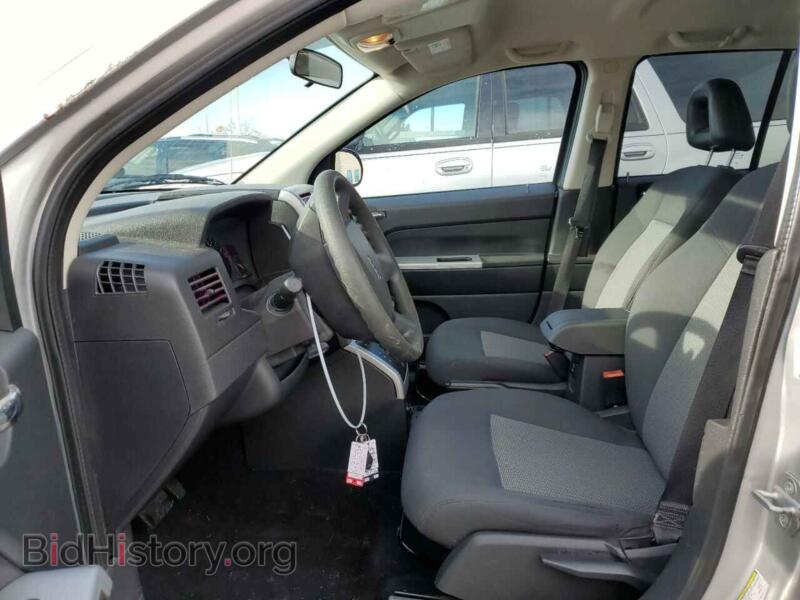 2008 Jeep COMPASS (VIN 1J8FF47W28D759658) — фото 7 из 13
