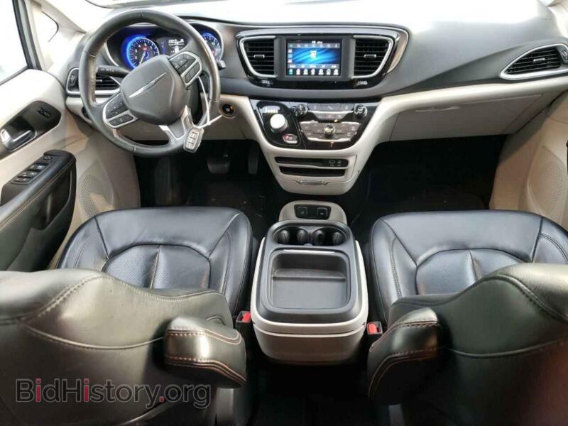 2020 Chrysler PACIFICA (VIN 2C4RC1BG4LR284760) — photo 8 of 13