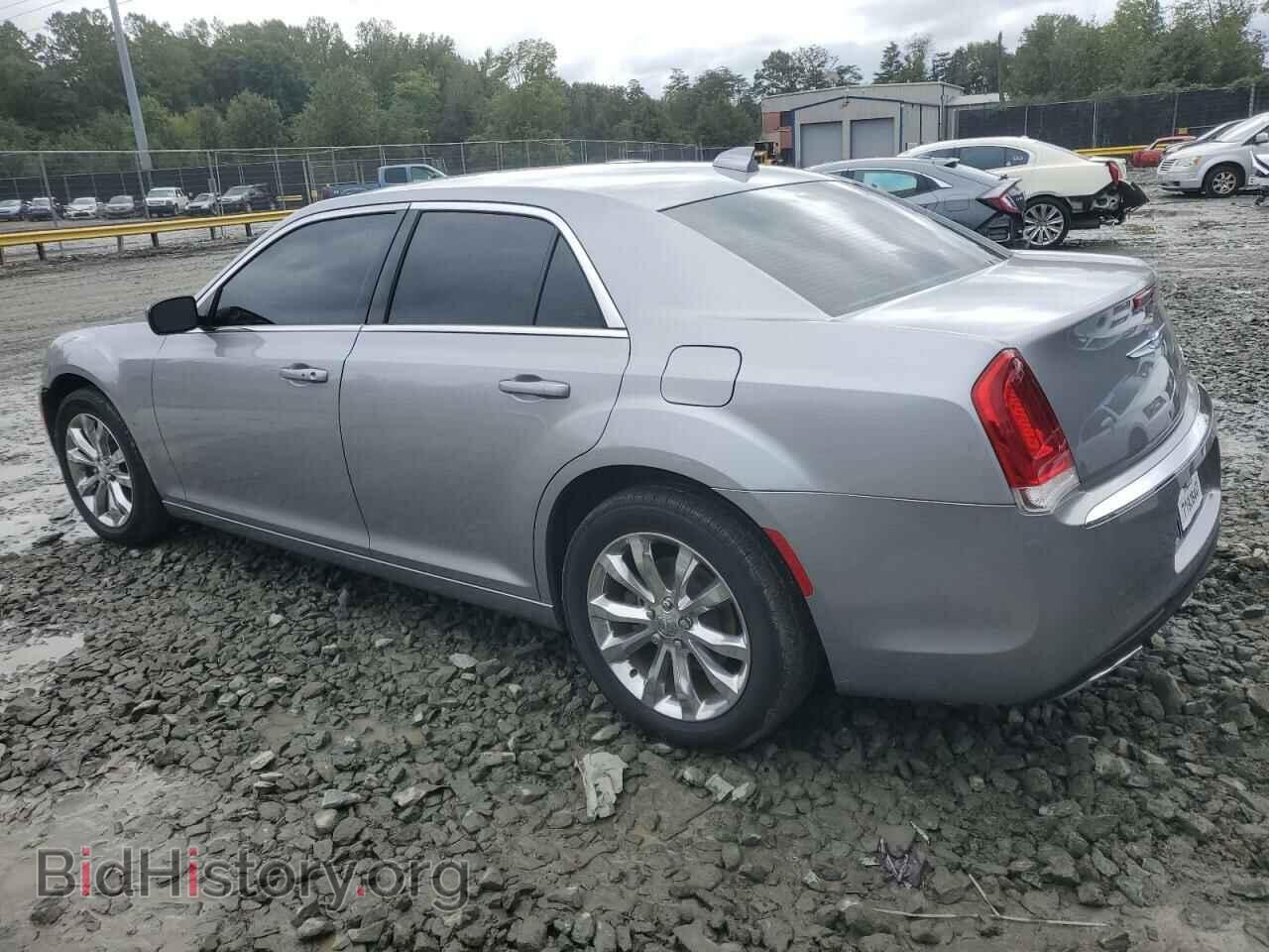 2018 CHRYSLER 300 - VIN: 2C3CCARG1JH170430 - Фото 2