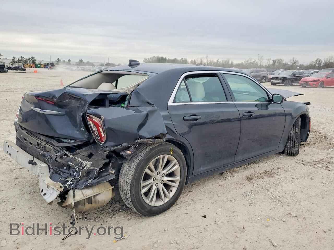 2017 CHRYSLER 300 - VIN: 2C3CCAAGXHH625779 - Фото 3