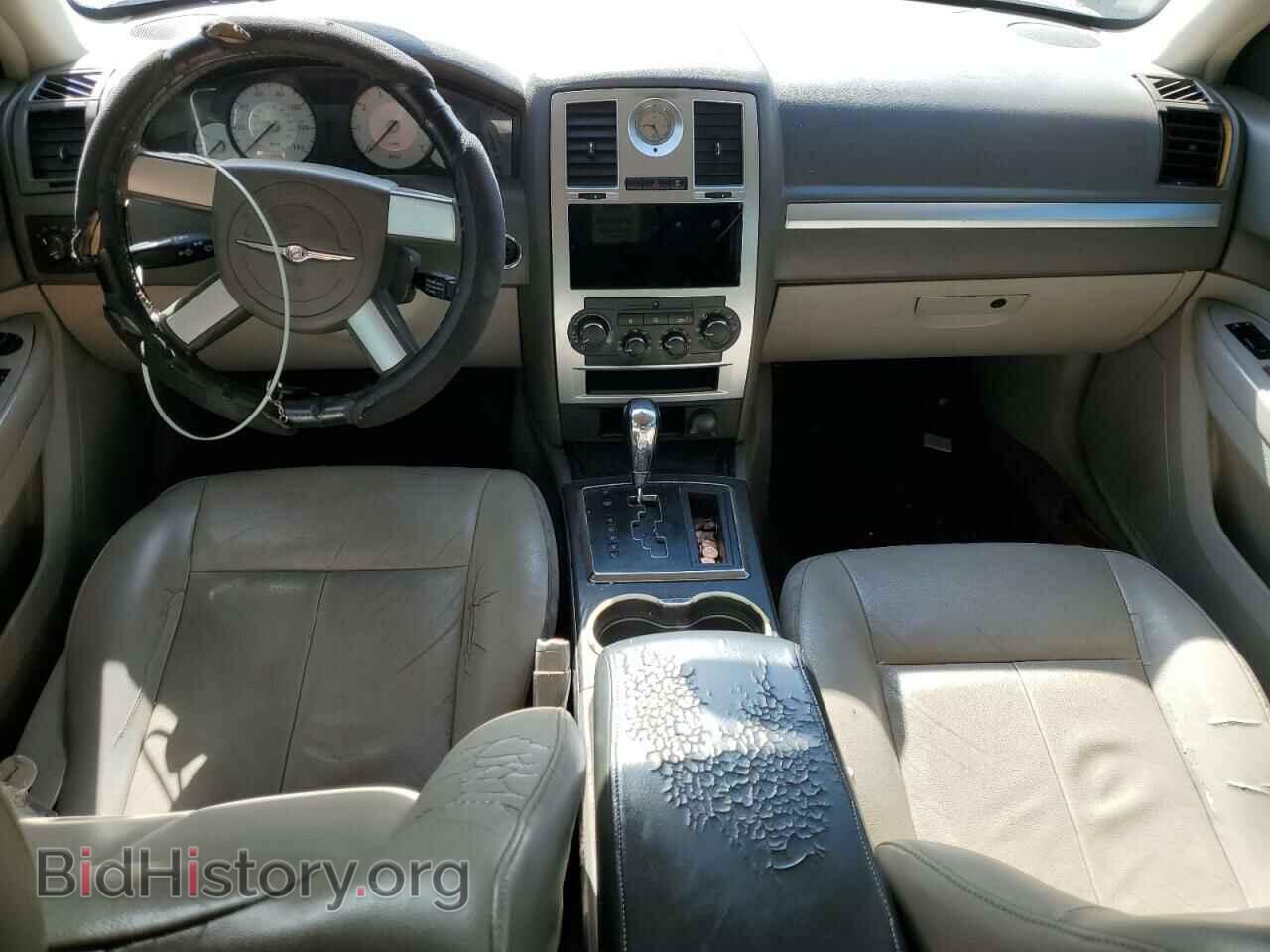 2010 CHRYSLER 300 - VIN: 2C3CA5CV1AH221011 - Фото 8