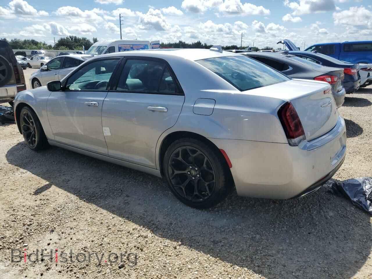 2019 CHRYSLER 300 - VIN: 2C3CCABG6KH556787 - Фото 2