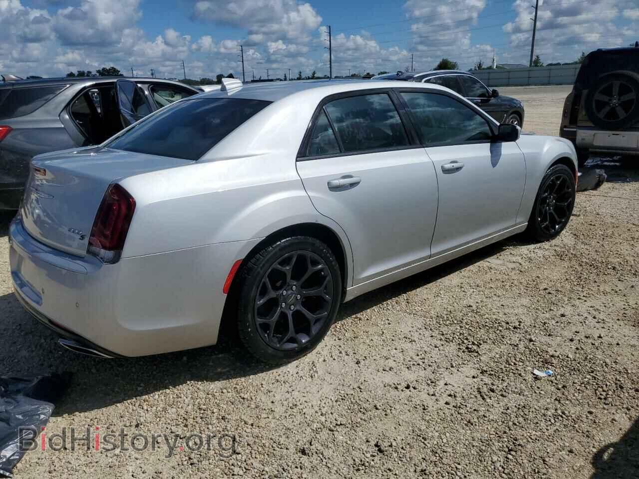 2019 CHRYSLER 300 - VIN: 2C3CCABG6KH556787 - Фото 3