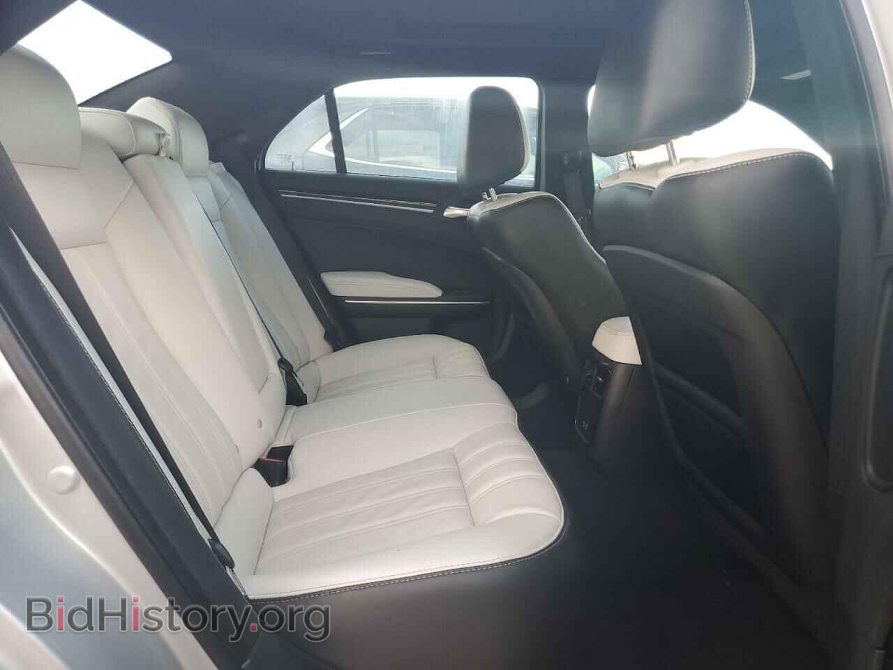 2019 CHRYSLER 300 - VIN: 2C3CCABG6KH556787 - Фото 10