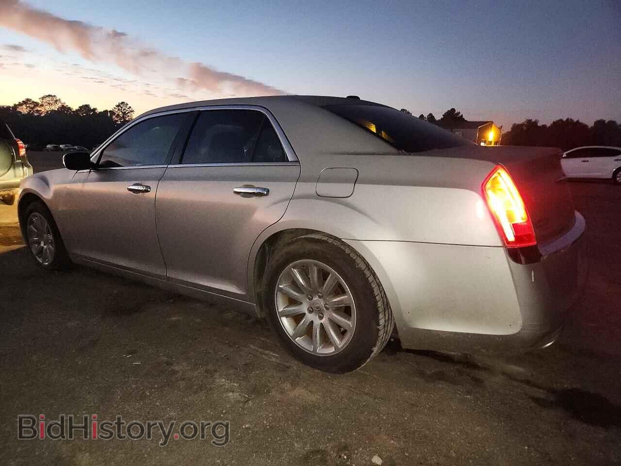 2012 Chrysler 300 (VIN 2C3CCACG0CH224263) — фото 2 из 12