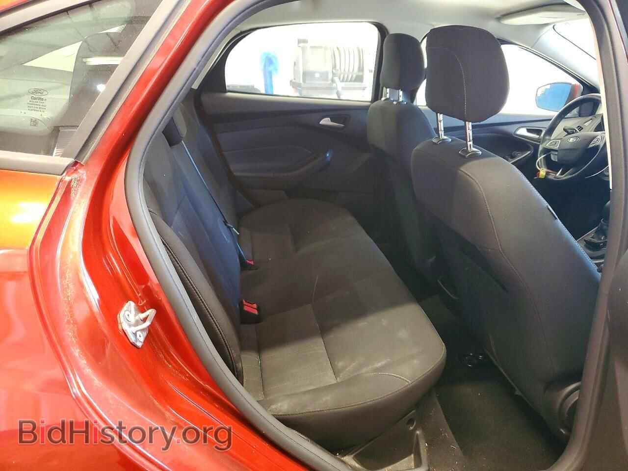 2018 Ford FOCUS (VIN 1FADP3FE1JL257773) — photo 10 of 12