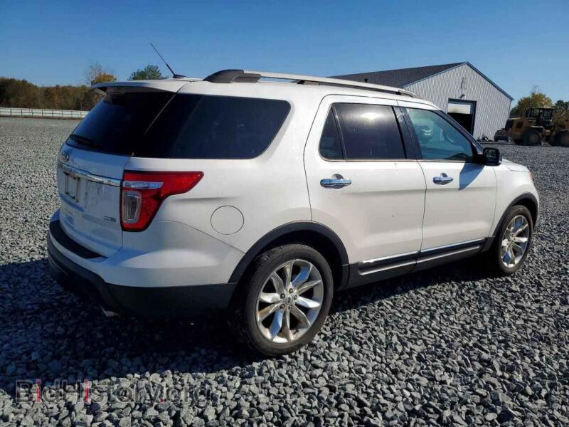 2015 Ford EXPLORER (VIN 1FM5K8D87FGB00736) — фото 3 из 13