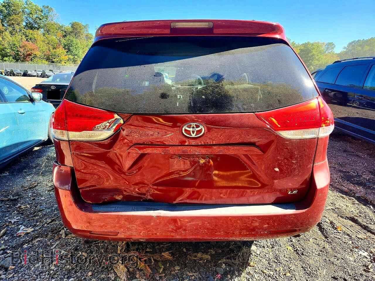 2011 Toyota SIENNA (VIN 5TDKK3DCXBS025965) — photo 6 of 13