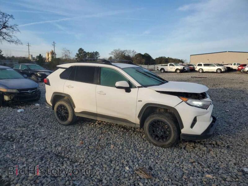 2021 Toyota RAV4 (VIN 2T3W1RFV7MC106219) — фото 4 из 15