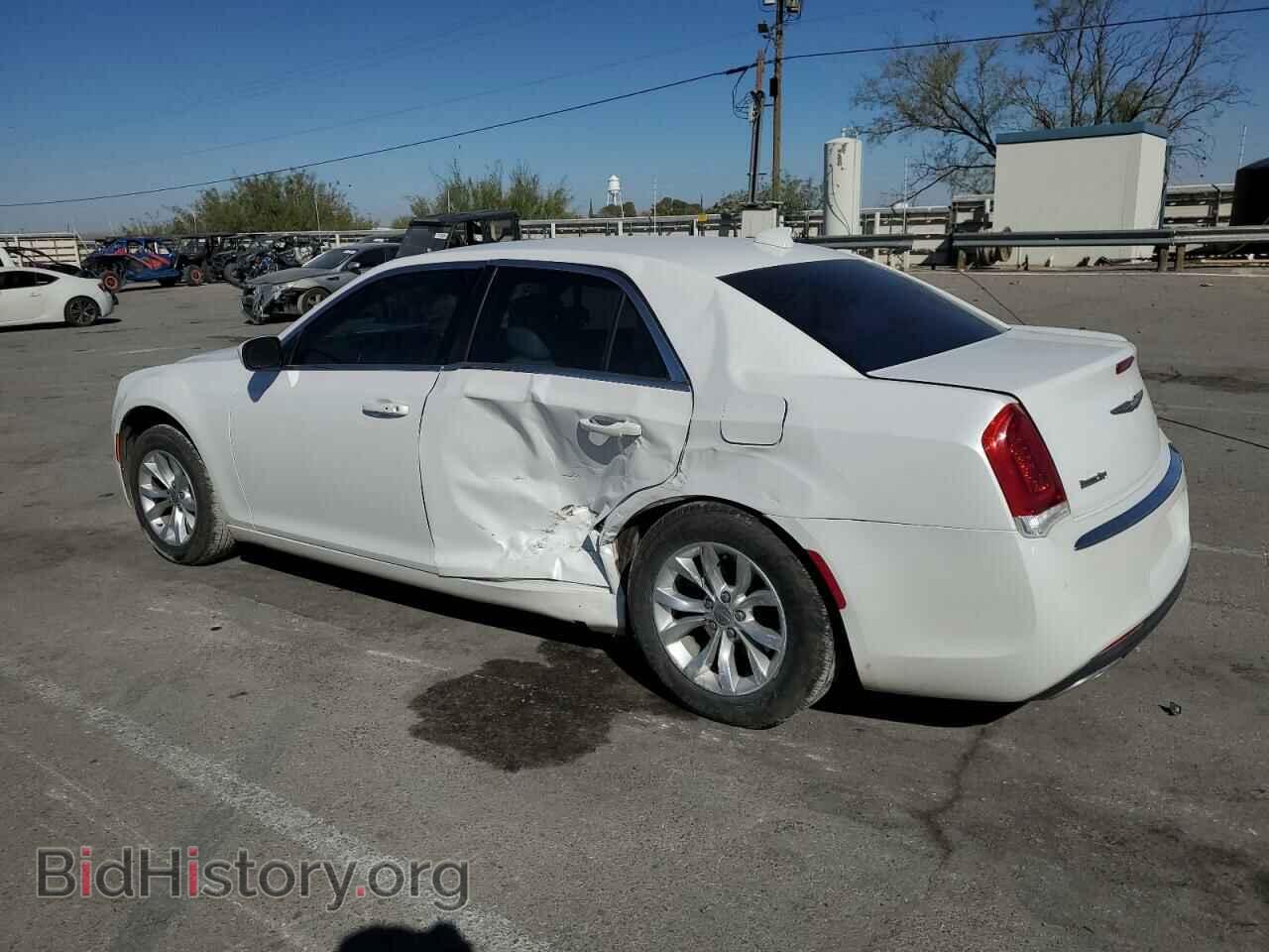 2016 CHRYSLER 300 - VIN: 2C3CCAAG0GH224322 - Фото 2