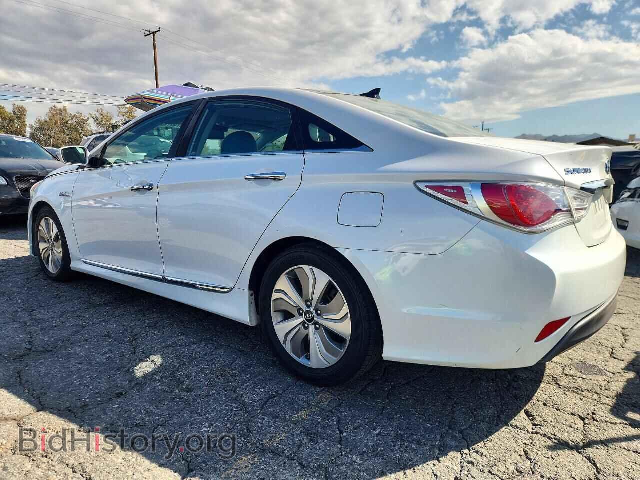 2013 Hyundai SONATA (VIN KMHEC4A43DA070710) — photo 2 of 12