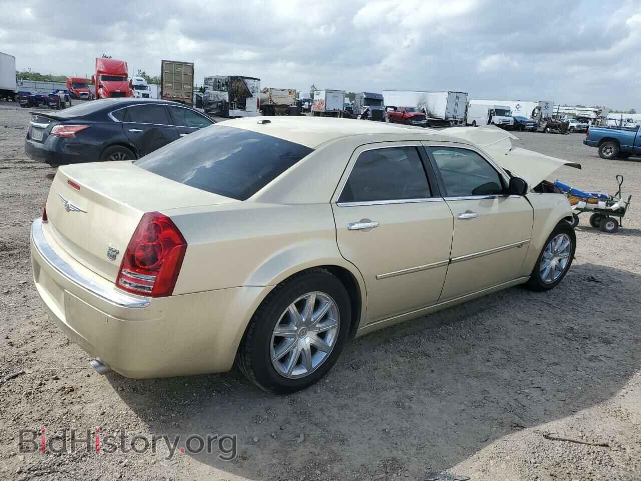 2010 CHRYSLER 300 - VIN: 2C3CA6CT3AH211312 - Photo 3