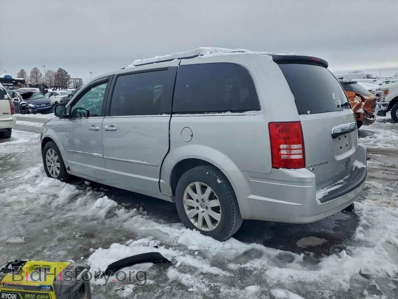 2010 CHRYSLER MINIVAN - VIN: 2A4RR8DX5AR441174 - Фото 2
