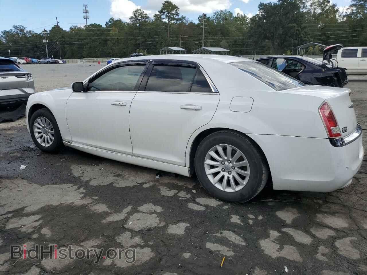 2013 CHRYSLER 300 - VIN: 2C3CCAAG3DH630865 - Фото 2