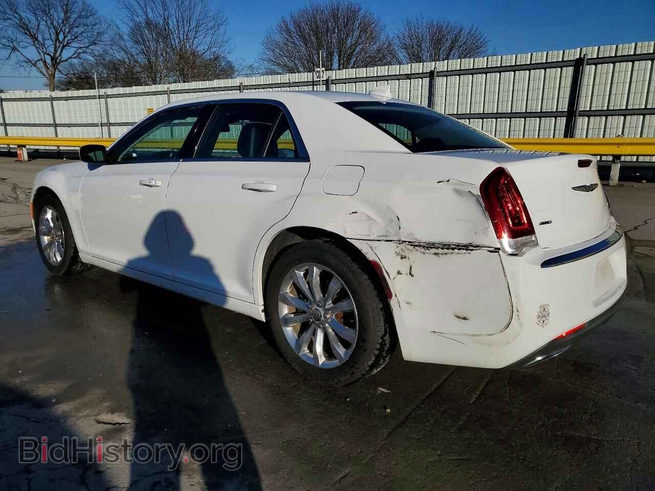 2016 CHRYSLER 300 - VIN: 2C3CCARG2GH253373 - Фото 2