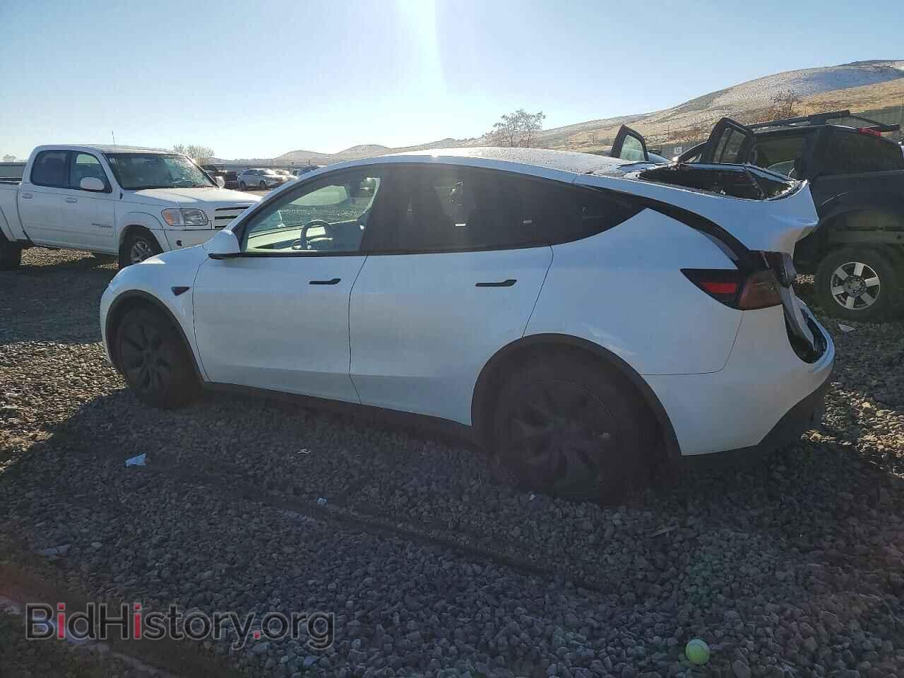 2024 TESLA MODEL Y - VIN: 7SAYGDEE8RA301771 - Фото 2