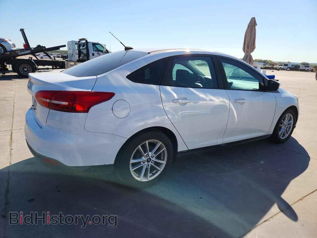 2018 Ford FOCUS (VIN 1FADP3F28JL302570) — фото 3 из 12