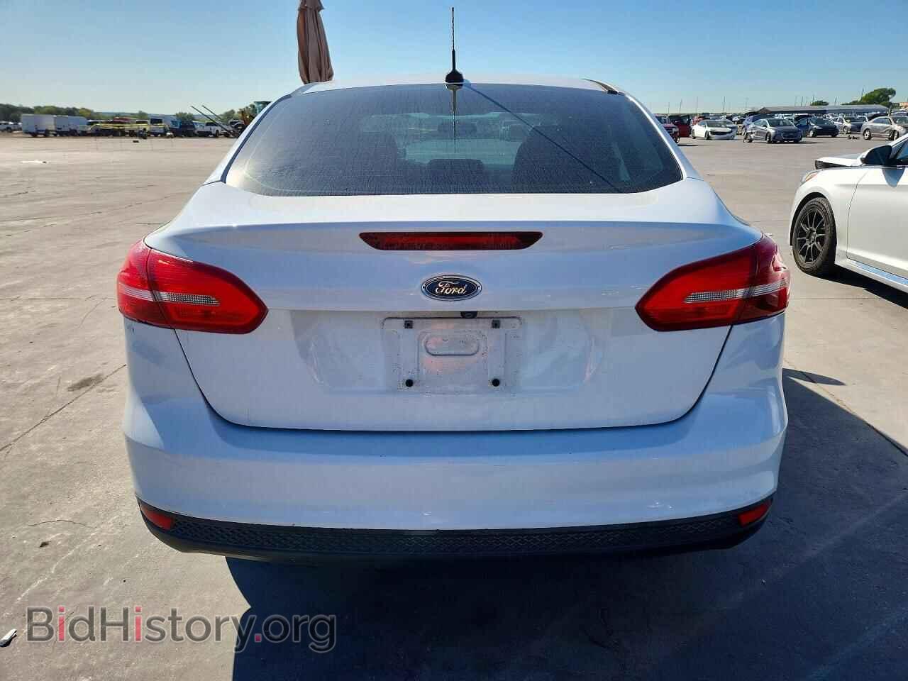 2018 Ford FOCUS (VIN 1FADP3F28JL302570) — фото 6 из 12
