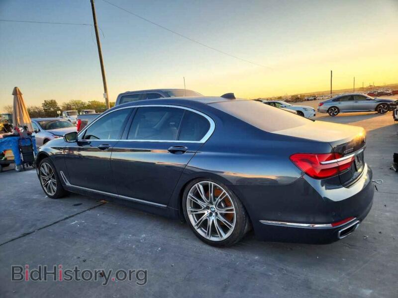 2017 BMW 7 SERIES (VIN WBA7F0C39HGM21749) — фото 2 из 12