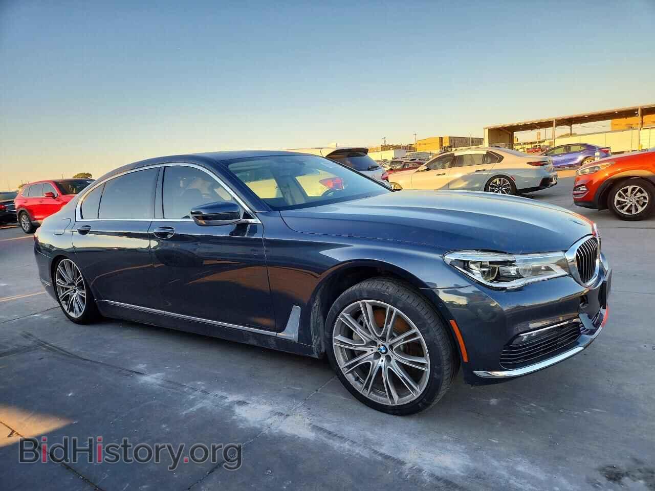 2017 BMW 7 SERIES (VIN WBA7F0C39HGM21749) — фото 4 из 12