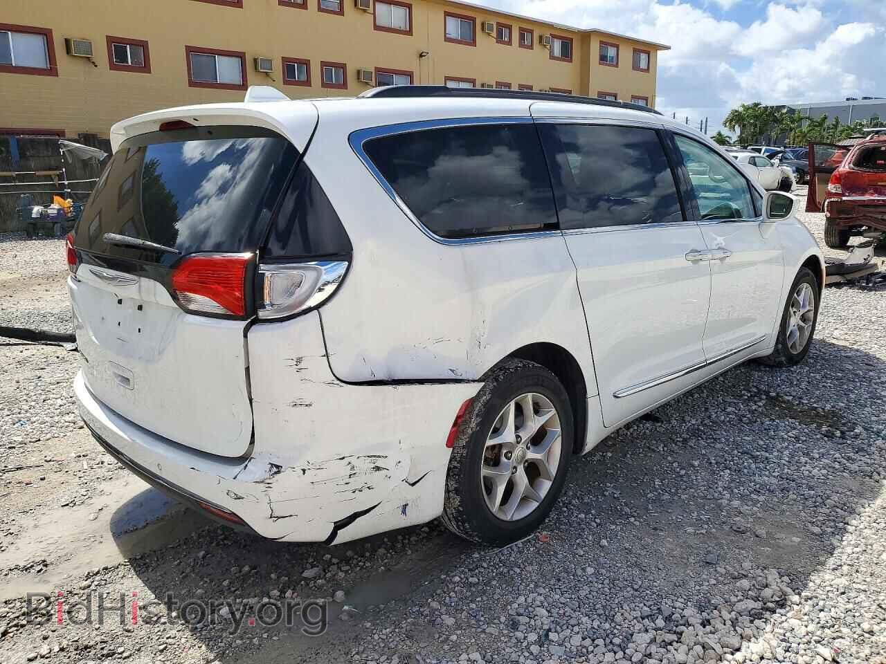 2017 Chrysler PACIFICA (VIN 2C4RC1BG7HR506618) — photo 3 of 14