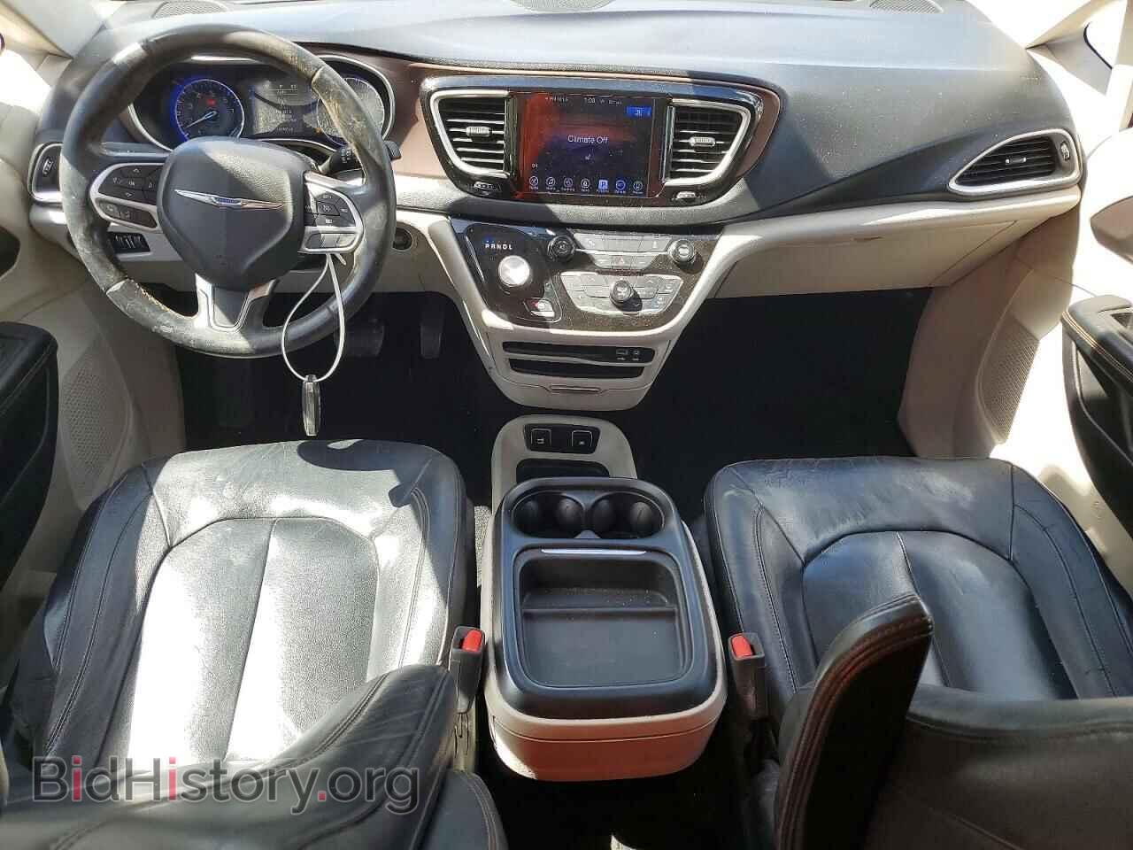 2017 Chrysler PACIFICA (VIN 2C4RC1BG7HR506618) — photo 8 of 14