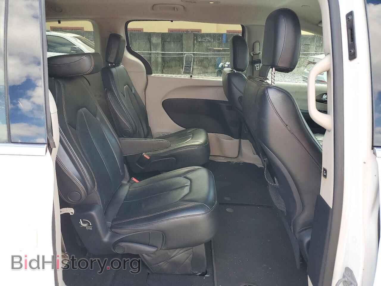 2017 Chrysler PACIFICA (VIN 2C4RC1BG7HR506618) — photo 10 of 14