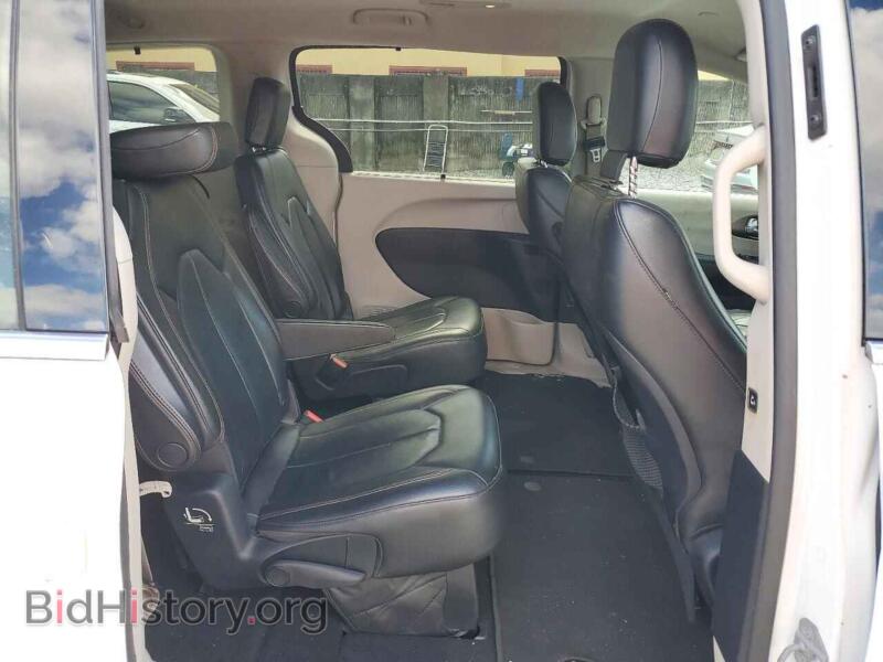 2017 Chrysler PACIFICA (VIN 2C4RC1BG7HR506618) — photo 10 of 14
