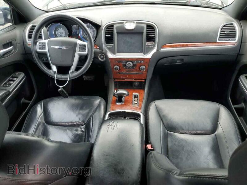 2013 Chrysler 300 (VIN 2C3CCARG3DH633902) — photo 8 of 12