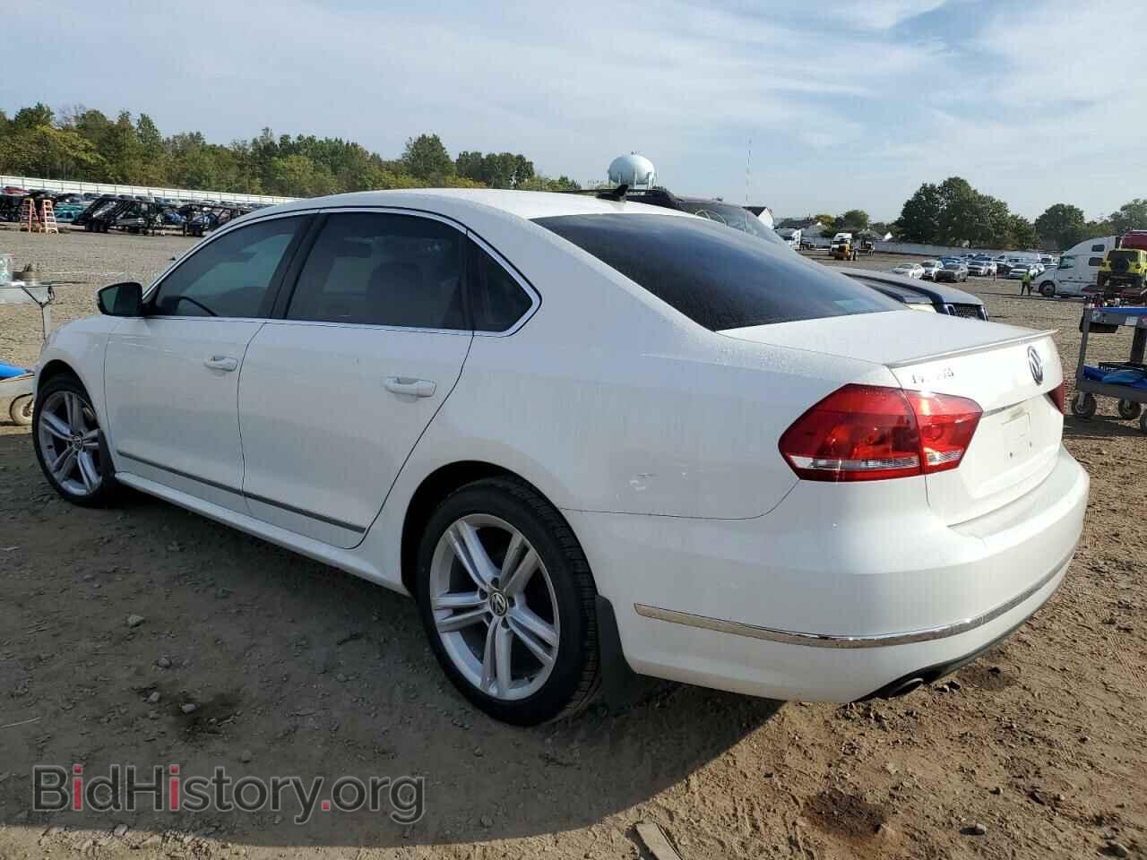 2015 VOLKSWAGEN PASSAT - VIN: 1VWCV7A32FC102792 - Фото 2