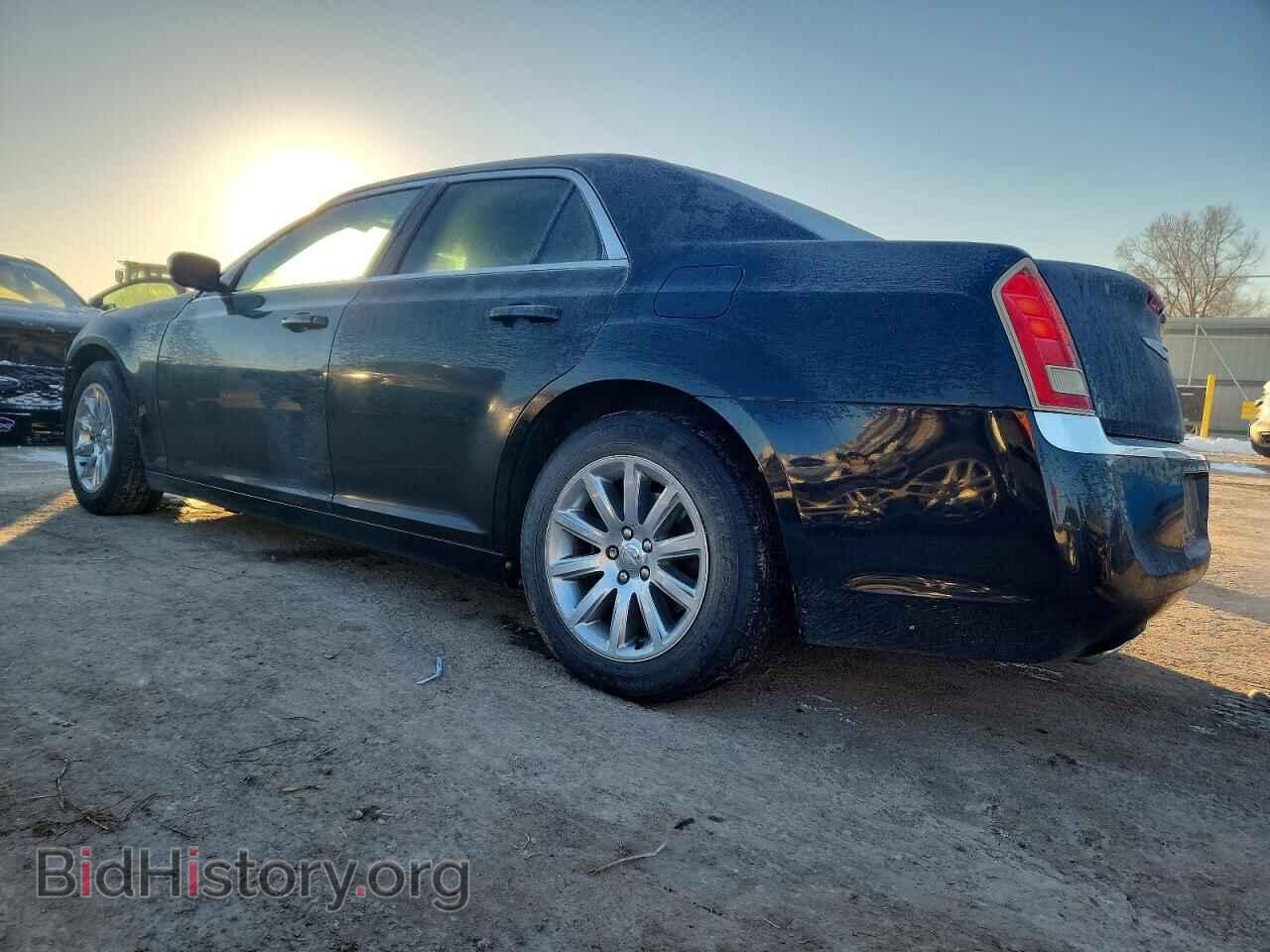 2013 CHRYSLER 300 - VIN: 2C3CCAAG3DH588844 - Фото 2