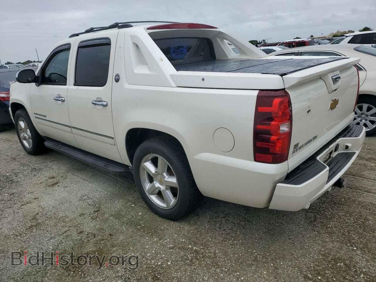 2013 CHEVROLET AVALANCHE - VIN: 3GNMCGE0XDG368091 - Фото 2
