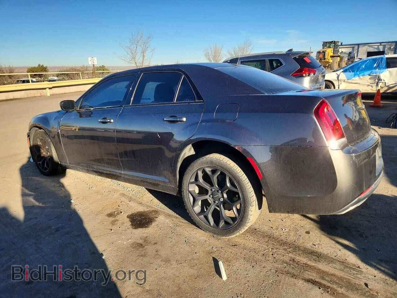 2019 CHRYSLER 300 - VIN: 2C3CCAAG4KH733323 - Фото 2