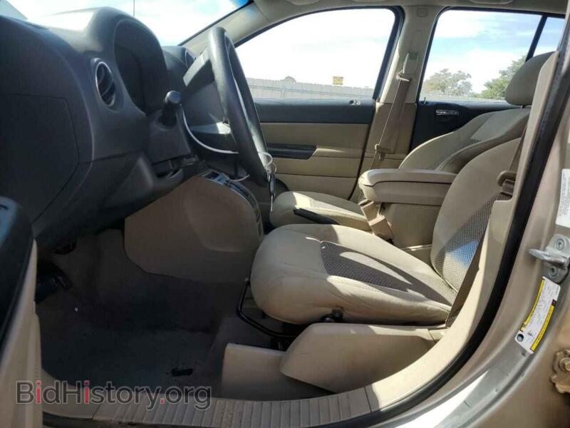 2010 Jeep COMPASS (VIN 1J4NT4FB1AD589609) — photo 7 of 14