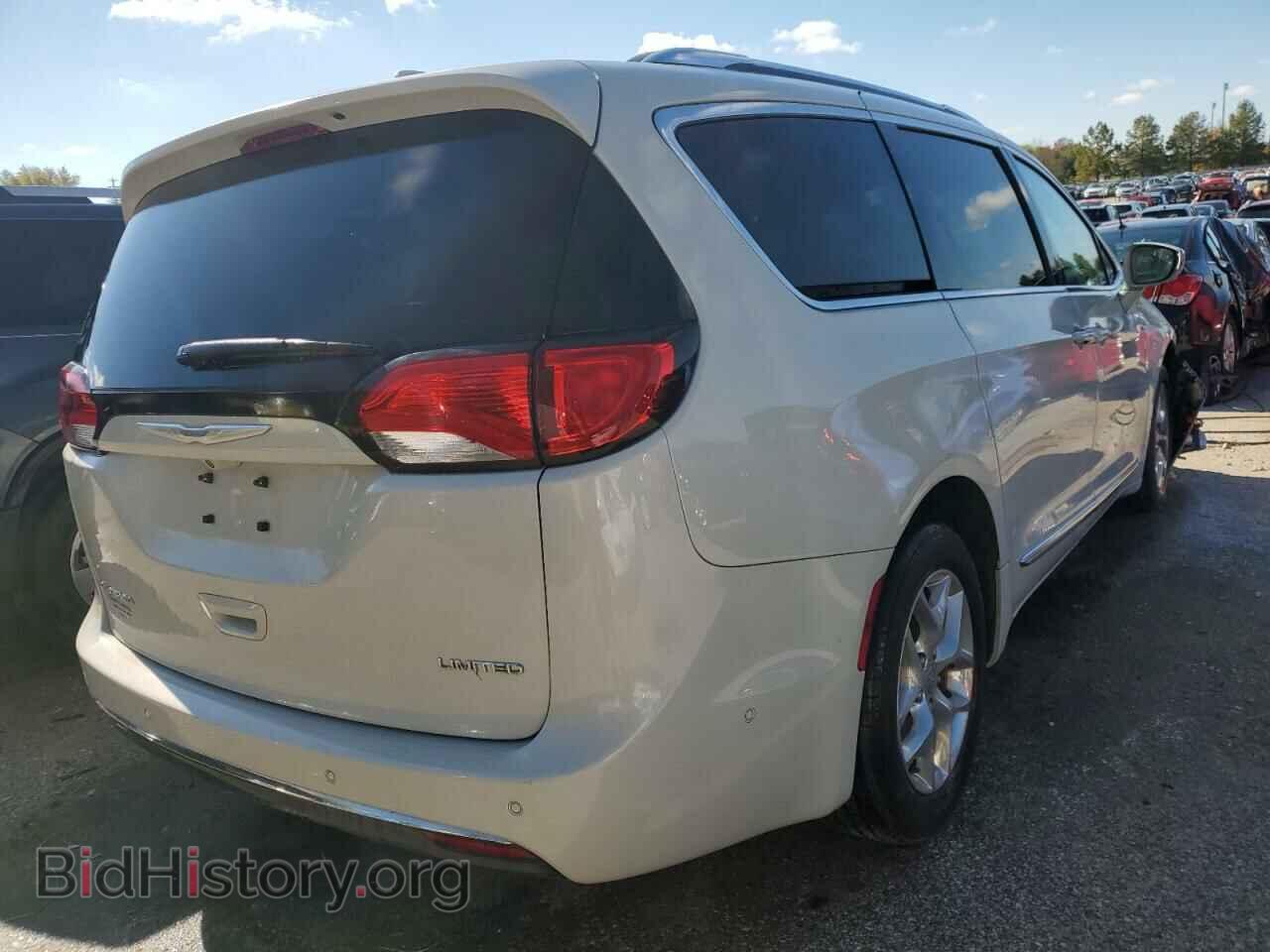 2017 CHRYSLER PACIFICA - VIN: 2C4RC1GGXHR758033 - Фото 3