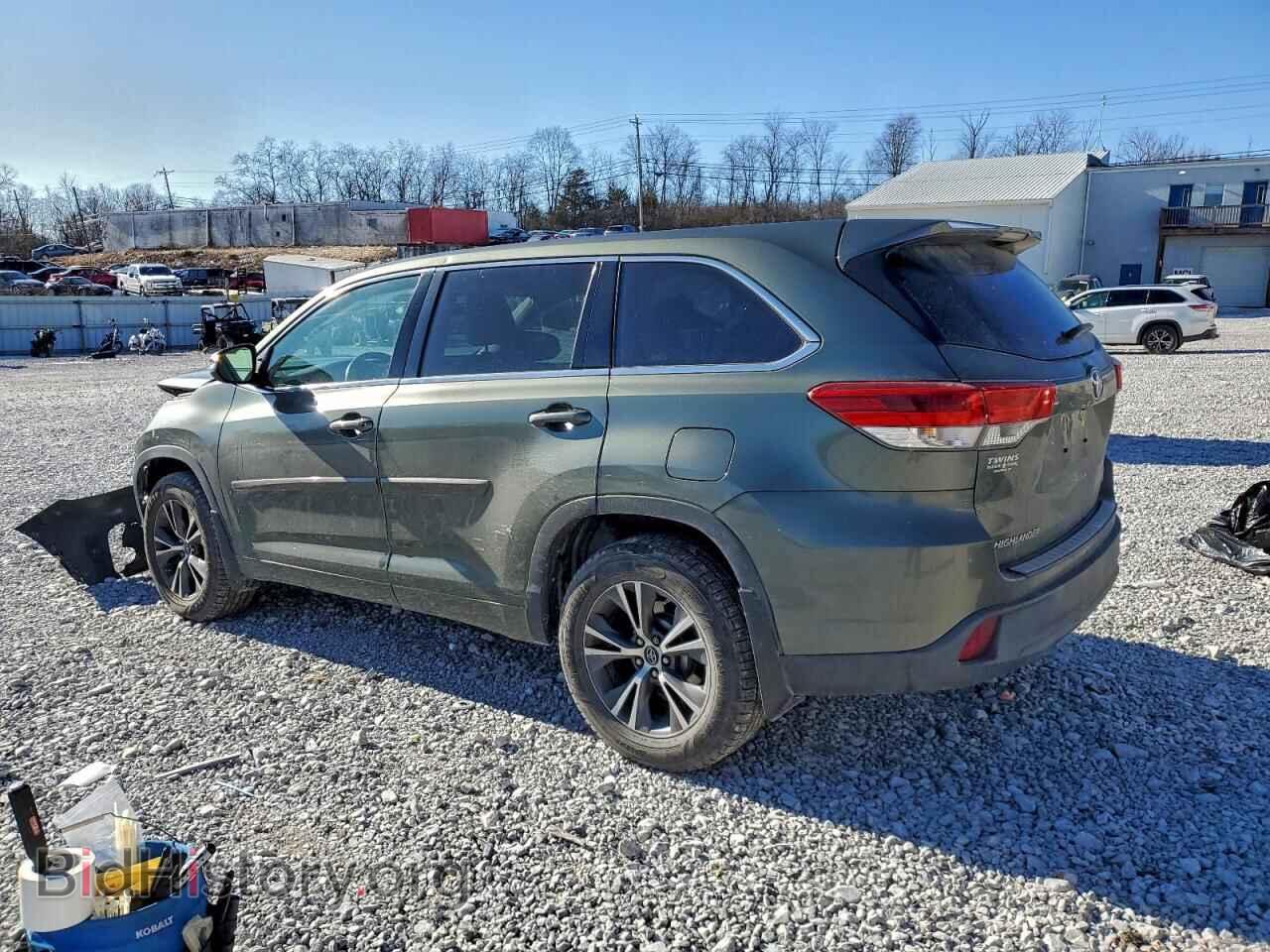 2018 TOYOTA HIGHLANDER - VIN: 5TDBZRFH3JS488861 - Фото 2