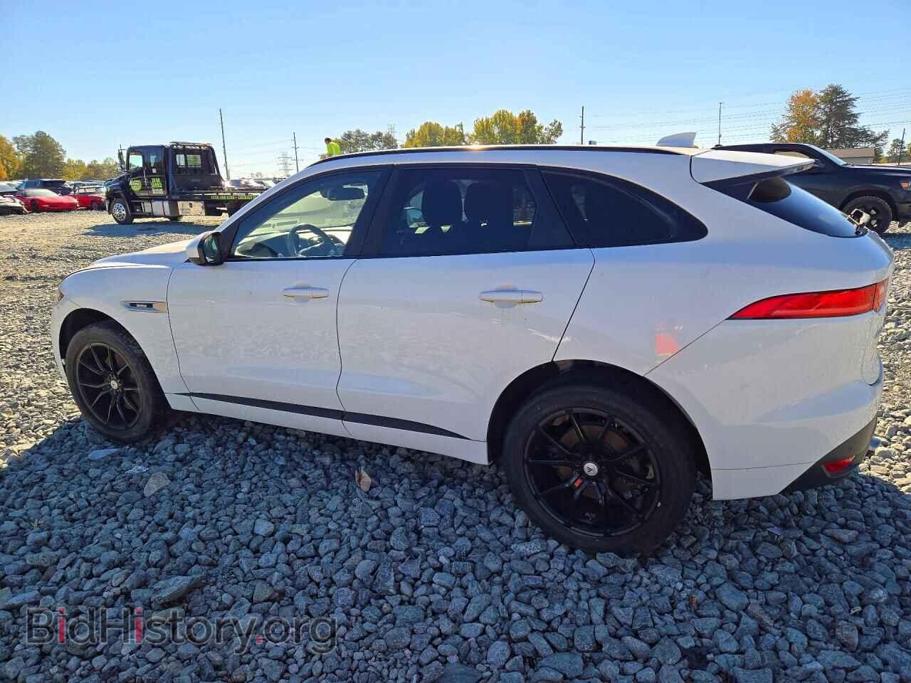 2017 Jaguar F-PACE (VIN SADCL2BVXHA079678) — фото 2 из 13