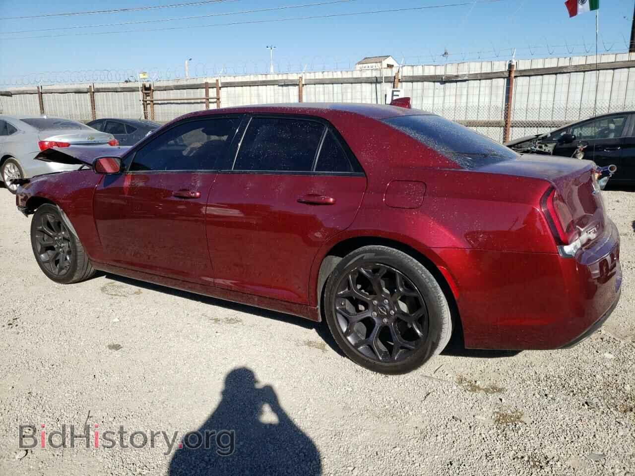 2019 CHRYSLER 300 - VIN: 2C3CCAAG2KH729089 - Фото 2