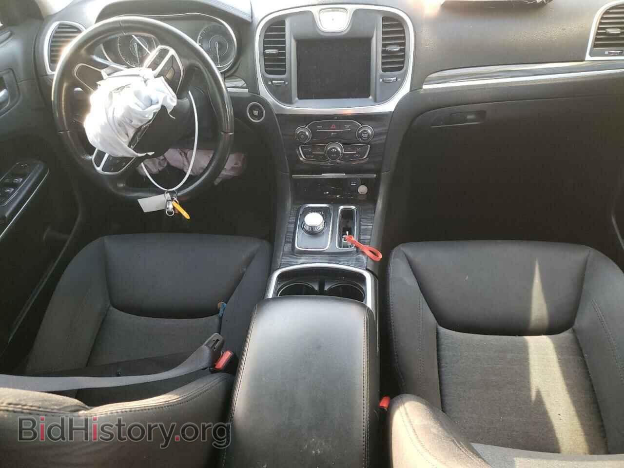 2019 CHRYSLER 300 - VIN: 2C3CCAAG2KH729089 - Фото 8