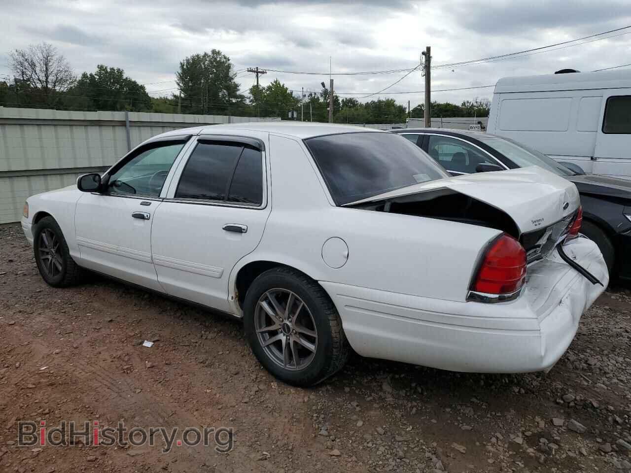2011 FORD CROWN VIC - VIN: 2FABP7EV7BX141725 - Фото 2