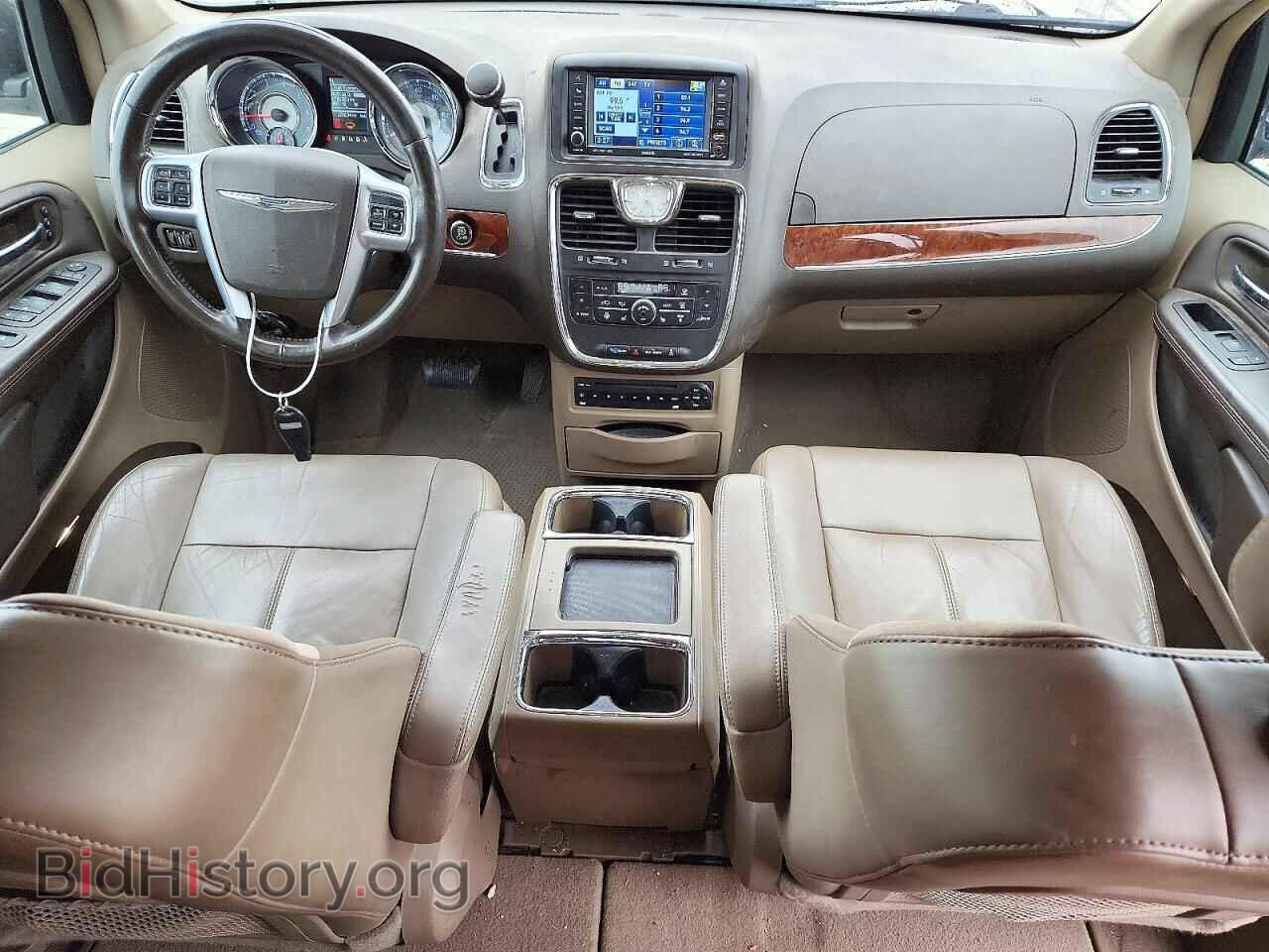 2011 Chrysler MINIVAN (VIN 2A4RR6DG3BR617211) — photo 8 of 13